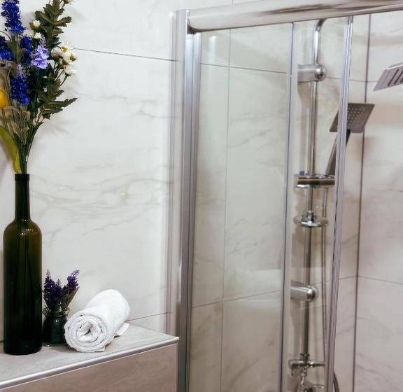 Magnus Aparthotel   Free Parking