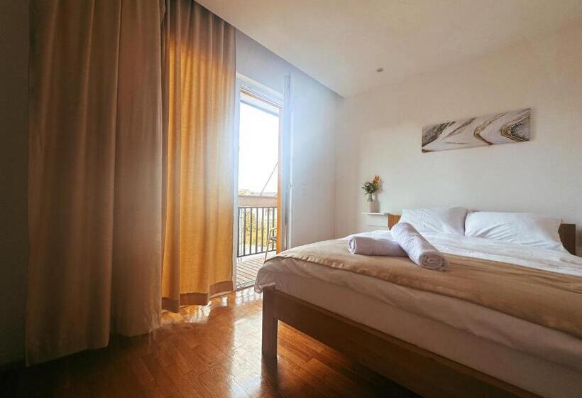 Magnus Aparthotel   Free Parking