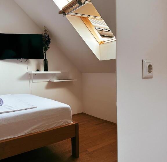 Magnus Aparthotel   Free Parking