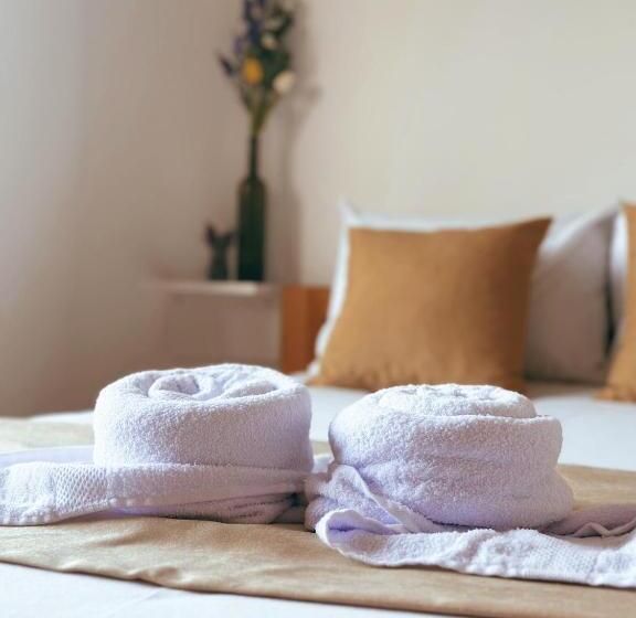 Magnus Aparthotel   Free Parking