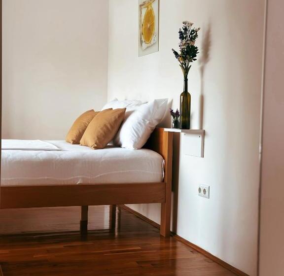 Magnus Aparthotel   Free Parking