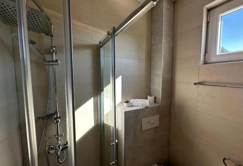 Magnus Aparthotel   Free Parking