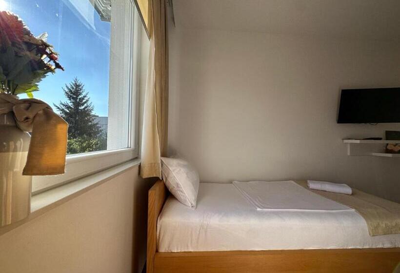 Magnus Aparthotel   Free Parking