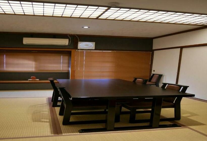 Osaka Ryokan 茶屋宿伊勢屋