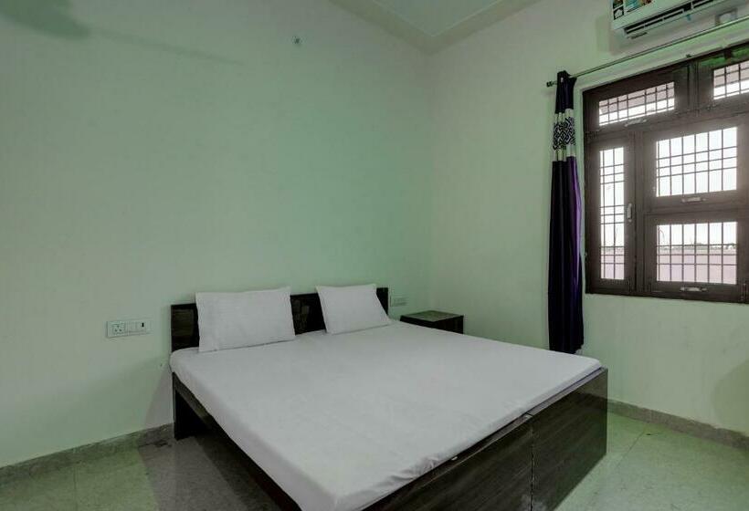 Oyo 81376 Hotel Sleep In