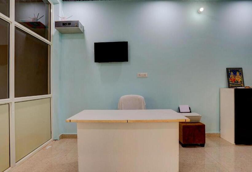 Oyo 81376 Hotel Sleep In