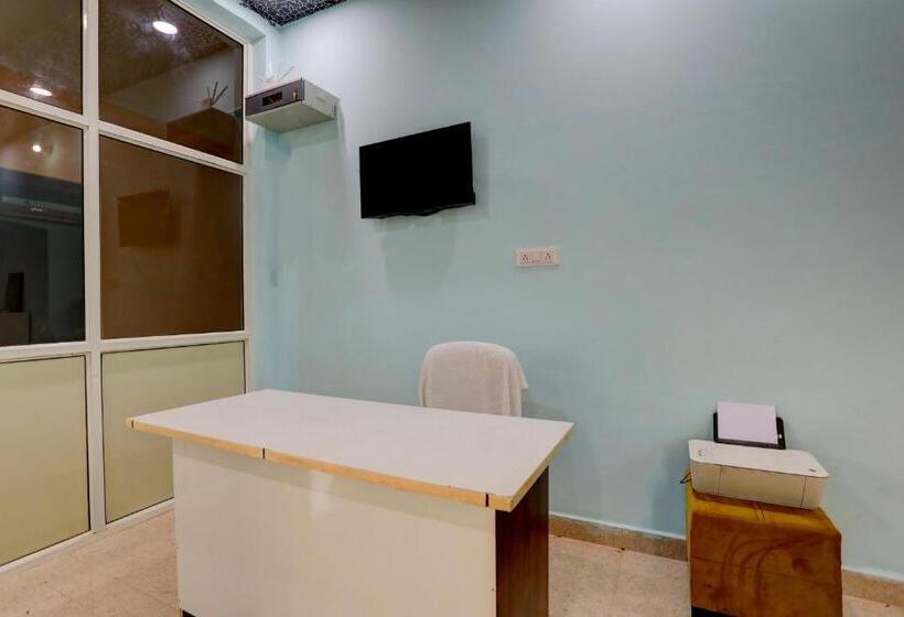 Oyo 81376 Hotel Sleep In