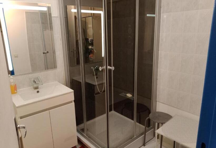 פנסיון Room In Guest Room   Chambre Dhote Sur Parispantin