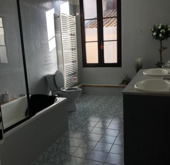 Bed and Breakfast Chez Franck Et Sandra , Plein Centre Ville, 1 Er étage