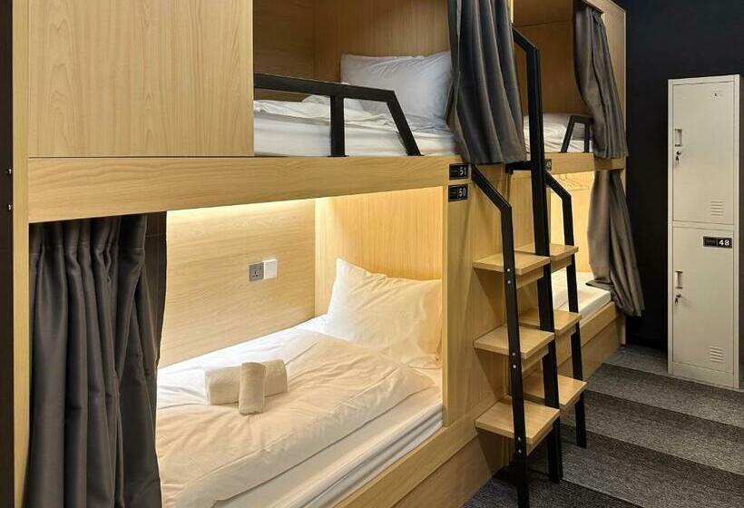 هتل کپسول The Capsule