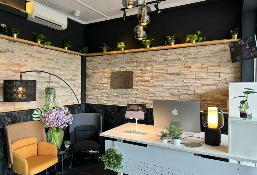 هتل کپسول The Capsule