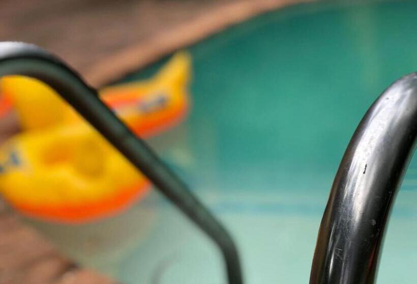 호텔 Nelspruit Mhlangeni Guest House