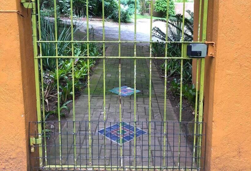 호텔 Nelspruit Mhlangeni Guest House