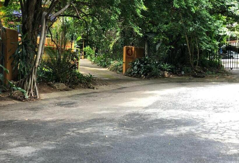 호텔 Nelspruit Mhlangeni Guest House