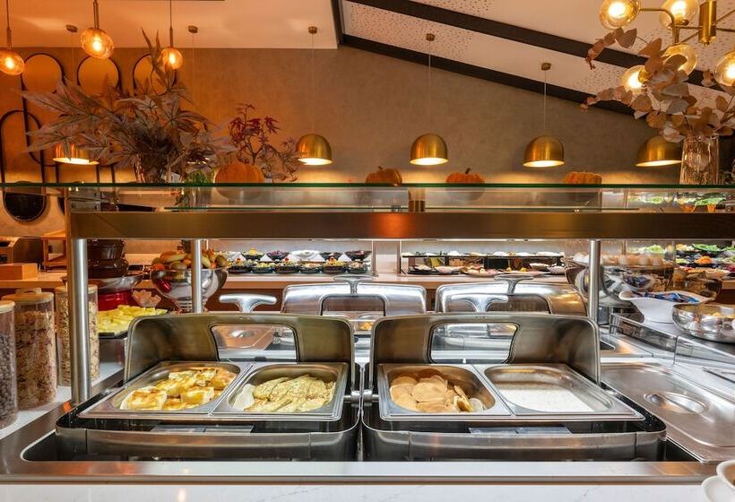בית מלון כפרי Ramada Encore By Wyndham Istanbul Sisli