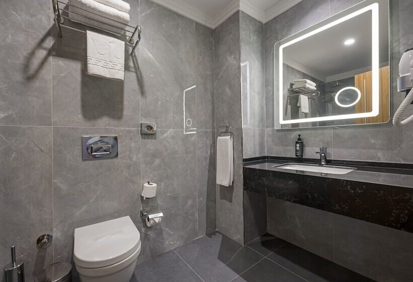 فندق Ramada Encore By Wyndham Istanbul Sisli