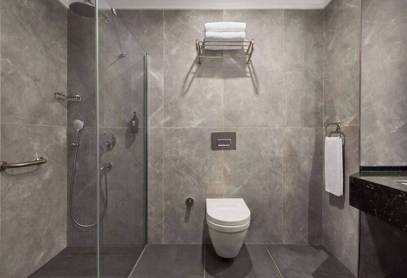 فندق Ramada Encore By Wyndham Istanbul Sisli