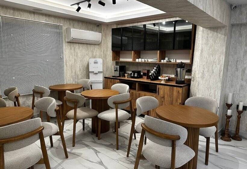 هتل Rexee