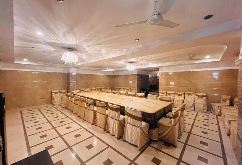 酒店 Ramawati Lodge