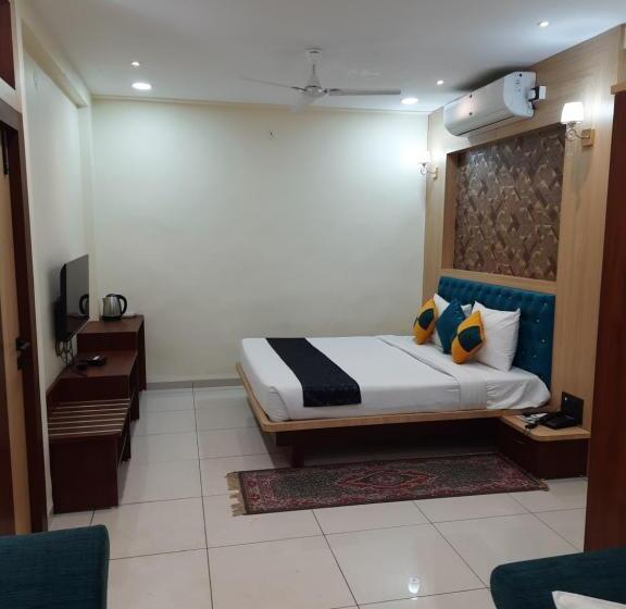 Отель Sarika International