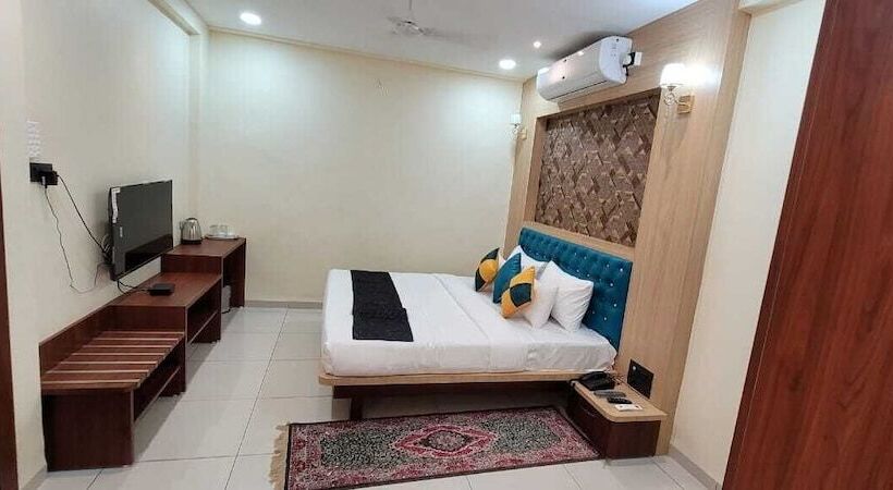 Отель Sarika International