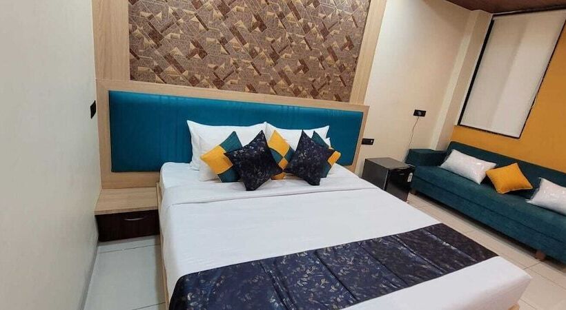 Отель Sarika International