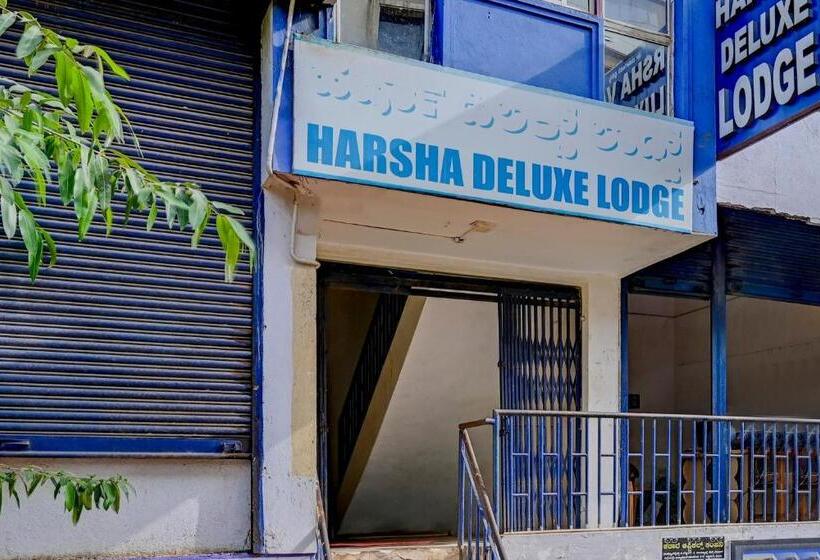 בית מלון כפרי Spot On Harsha Varsha Deluxe Lodge