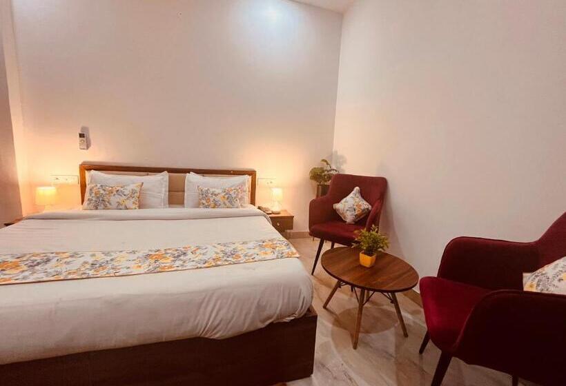 בית מלון כפרי Triple Residency, Zirakpur