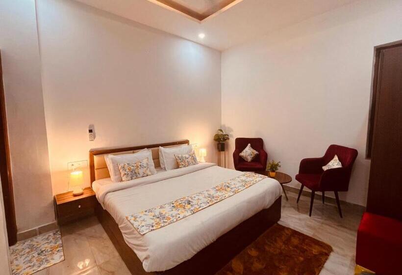 בית מלון כפרי Triple Residency, Zirakpur