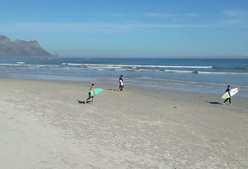 פנסיון Beach Haven Sea Views, Fritzandi, Strand, Cape Town