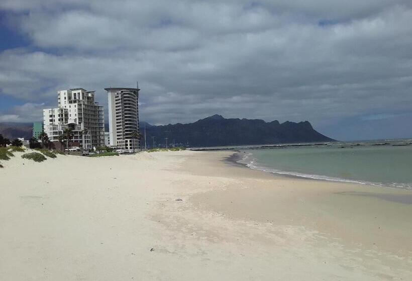 بنسيون Beach Haven Sea Views, Fritzandi, Strand, Cape Town