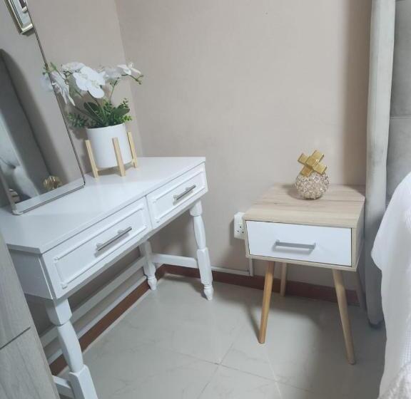 פנסיון Charles Court Guest House