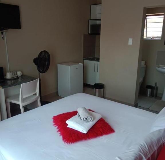 פנסיון Rasesa Guest House