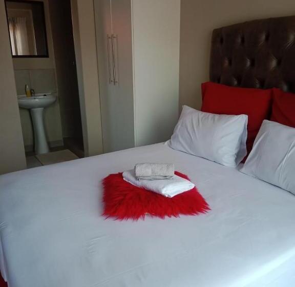 פנסיון Rasesa Guest House