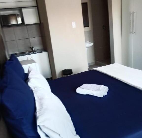 פנסיון Rasesa Guest House