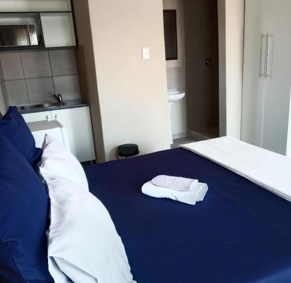 פנסיון Rasesa Guest House