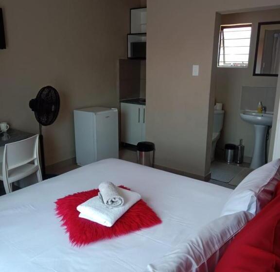 פנסיון Rasesa Guest House