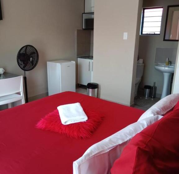 פנסיון Rasesa Guest House