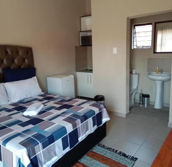 פנסיון Rasesa Guest House