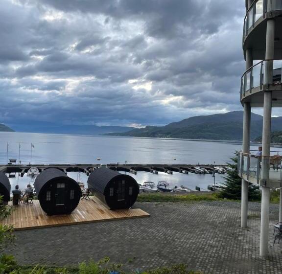 אתר נופש Sleeping Barrel Lodge Smaken Av Ryfylke Event As, Drives Ikke Som Hotell