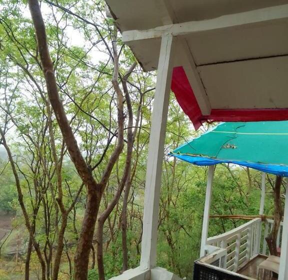 Roccia Hill Resort