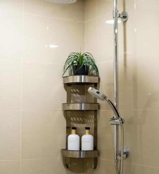 Vibrant Cozy Studio Unit In It Park