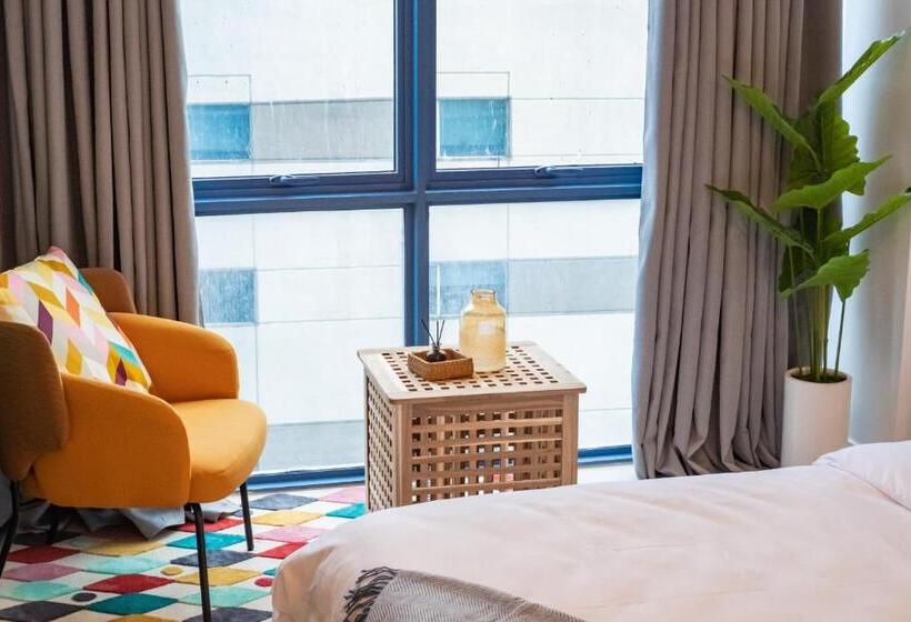 Vibrant Cozy Studio Unit In It Park