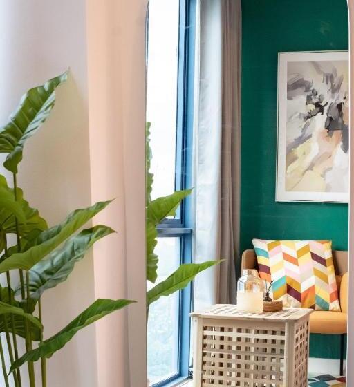 Vibrant Cozy Studio Unit In It Park