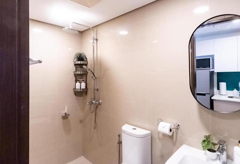 Vibrant Cozy Studio Unit In It Park