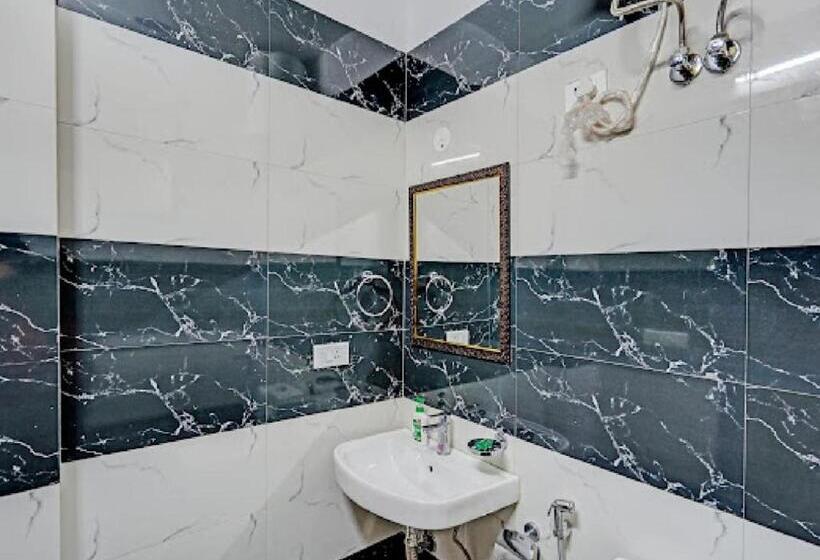 Akshayhotel Near Medanta Hospital