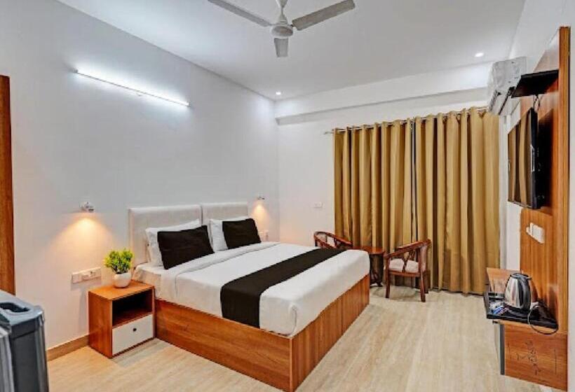 Akshayhotel Near Medanta Hospital