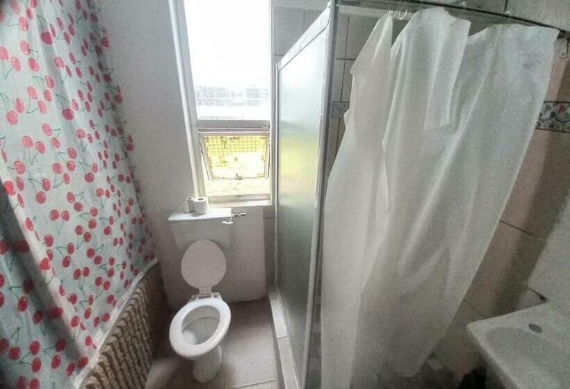 הוסטל Home Away On Plein