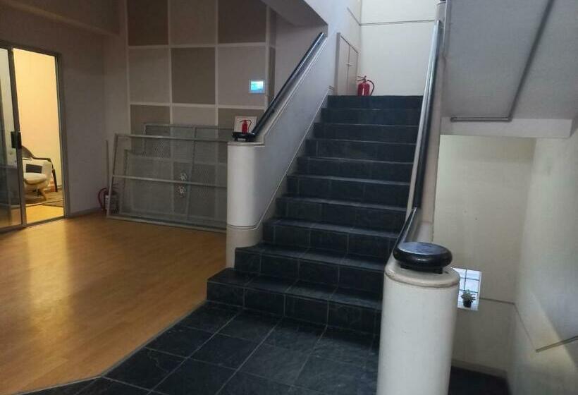 הוסטל Home Away On Plein