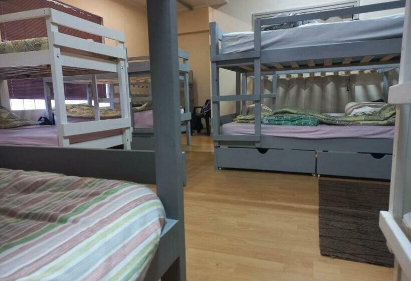 הוסטל Home Away On Plein